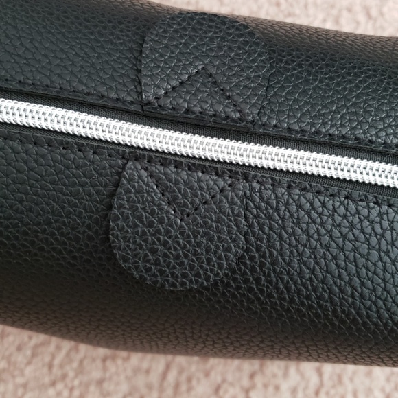 NWT Macy's Black Dopp Kit Toiletries Travel Bag with Top Detail and Zipper - Picture 11 of 16